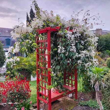 ホームステイ Le Jardin Secret & サン・ブリュー