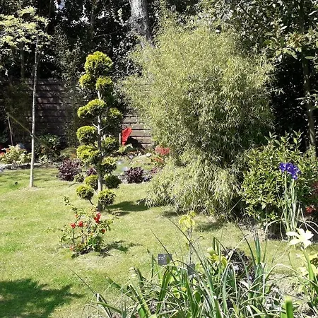Le Jardin Secret & *